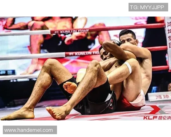 西提猜与吴雪松巅峰对决谁能在搏击赛场上笑到最后