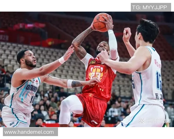 青岛国信与新疆队激战正酣谁能在这场对决中笑到最后